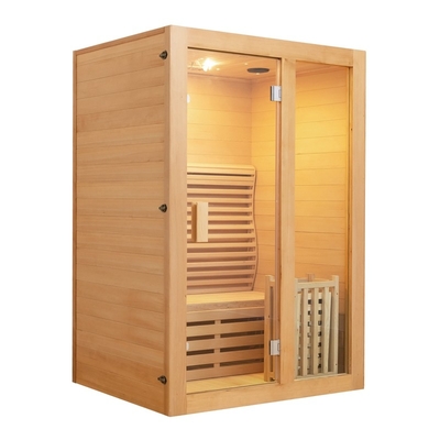 Madera de la cicuta un sitio de vapor de la sauna de la persona tradicional