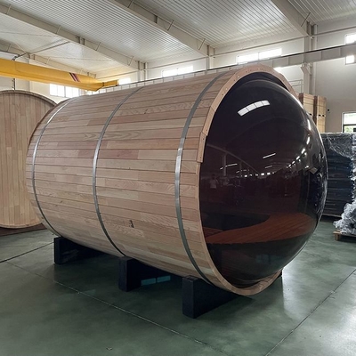 Sauna de barril de madera de vapor al aire libre con ventana panorámica con estufa eléctrica