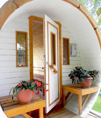 Sitio finlandés al aire libre seco de Cedar Garden Wood Barrel Sauna tradicional