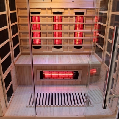 Sauna de color de madera de lujo con panel de control e iluminación LED