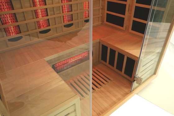 Sauna de color de madera de lujo con panel de control e iluminación LED