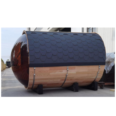 Sauna de barril al aire libre con ventana panorámica