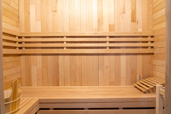 Sala de sauna de vapor de cedro rojo con luz LED y generador de ozono Diseño moderno Rango de temperatura 15 ~ 90 ° C